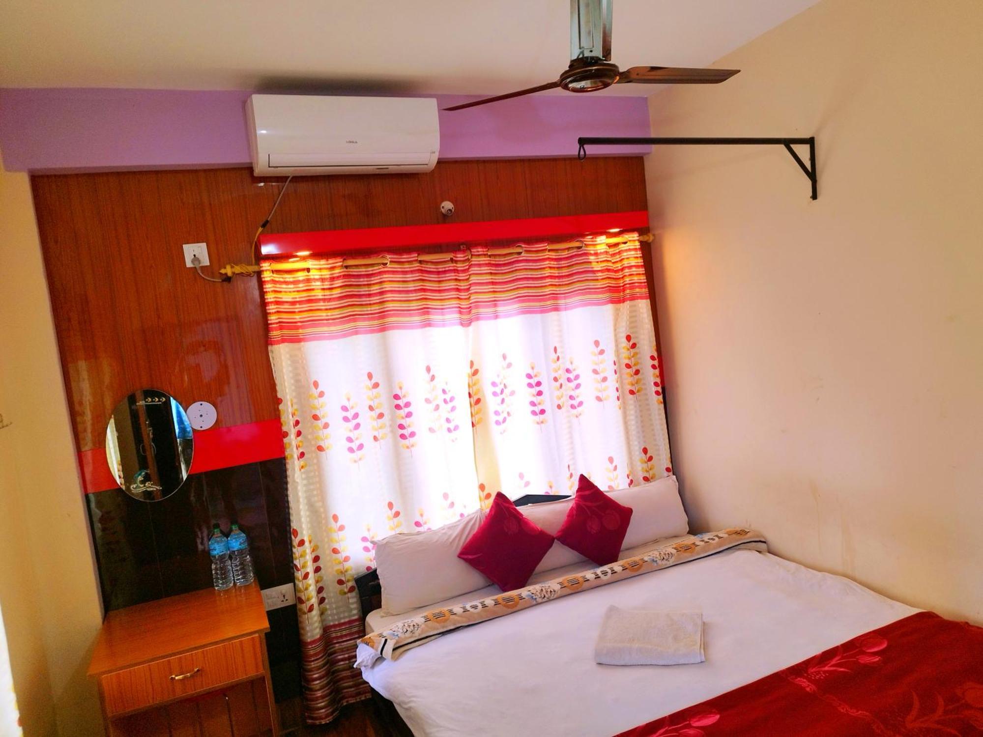 Hotel National Park Sauraha- Homely Stay And Peaceful Location With Jungle Safari Arrangements Экстерьер фото